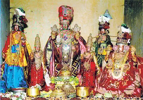 ஐவருடன் அருளும் வரதன்﻿