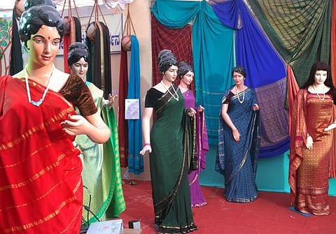 சேலை கட்டும் பெண்களை யாரும் கேலி செய்ய மாட்டார்கள்: கோவா அமைச்சர்