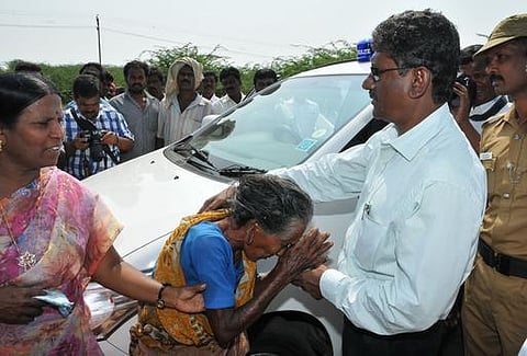 கிரானைட் குவாரிகளால் விவசாயம் பாதிப்பு﻿: 15 ஆயிரம் பக்க ஆவணங்கள் சகாயத்திடம் ஒப்படைப்பு﻿