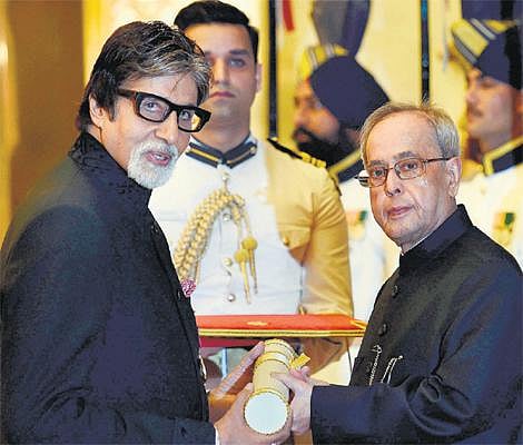 இளவரசர் கரீம் ஆஹா கான், அமிதாப் பச்சனுக்கு பத்ம விபூஷண் விருது﻿: குடியரசு தலைவர் வழங்கி கவுரவித்தார்﻿