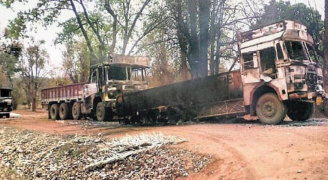 மாவோயிஸ்ட் தீவிரவாதிகள் தொடர் தாக்குதல்﻿: சத்தீஸ்கர் சுரங்கத்தில் 17 வாகனங்கள் எரிப்பு﻿