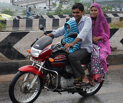 காற்று மேல் அடுக்கு சுழற்சி காரணமாக தமிழகத்தில் மழை தொடரும்: வானிலை ஆய்வு மையம் தகவல்﻿