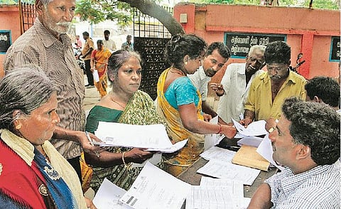 வாக்காளர் பட்டியலில் ஆதார் எண் இணைப்பு முகாம்﻿: 64,099 வாக்குச்சாவடிகளில் லட்சக்கணக்கானோர் பங்கேற்பு﻿