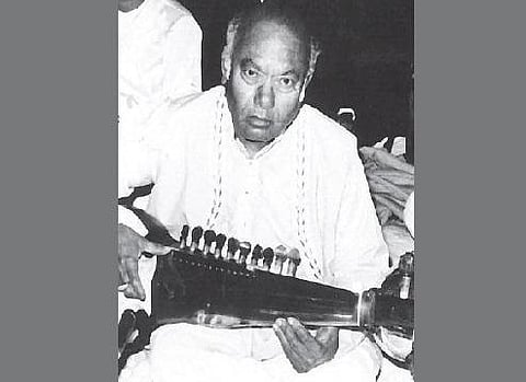 அலி அக்பர் கான் 10