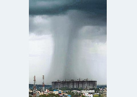 அறிவோம் நம் மொழியை: நீரின் தூணும் காலும்