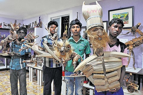 குப்பை இங்கே கலையாகிறது﻿