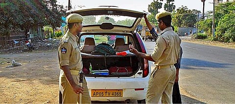 விஜயவாடாவில் சிமி தீவிரவாதிகள் ஊடுருவல்?﻿- கனக துர்கையம்மன் கோயிலுக்கு பலத்த போலீஸ் பாதுகாப்பு﻿