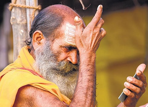 எந்தத் திசை நோக்கி திருநீறு பூசலாம்?