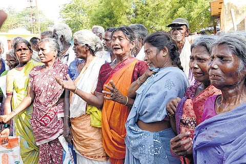 இலவச கண் சிகிச்சை முகாமில் 66 பேர் பார்வை இழந்த வழக்கில் 3  மருத்துவர்களுக்கு ஓராண்டு சிறை﻿: திருச்சி முதன்மை நீதிமன்றம் தீர்ப்பு﻿