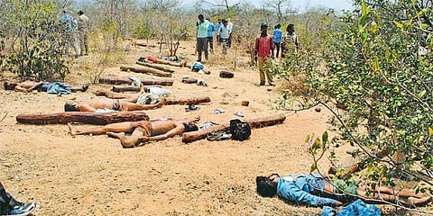 திருப்பதி அருகே சுட்டுக் கொல்லப்பட்டவர்களின்﻿ குடும்பத்தினருக்கு தலா ரூ.25 லட்சம் இழப்பீடு வழங்கப்படுமா?﻿ - உள்துறை செயலருக்கு வனத்துறை செயலர் கடிதம்﻿