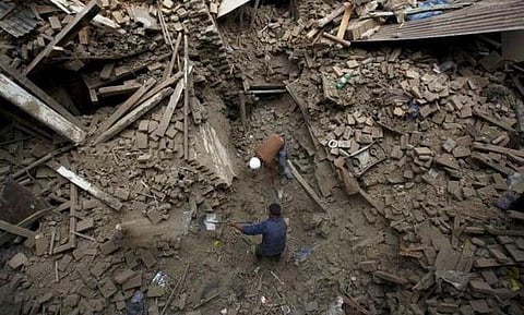 நேபாளம், வட இந்தியாவில் மீண்டும் நிலநடுக்கம்﻿: பலி எண்ணிக்கை 2,500-ஐ தாண்டியது﻿ - மீட்புப் பணிகள் தீவிரம்﻿