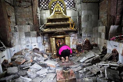 நேபாள நிலநடுக்க பலி 3,700-க்கும் மேல் அதிகரிப்பு: அடிப்படை உதவிகள் இன்றி மக்கள் தவிப்பு