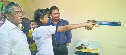 சென்னை நேரு விளையாட்டரங்கில் தற்காலிக துப்பாக்கி சுடும் மையம்﻿: அமைச்சர் திறந்து வைத்தார்﻿