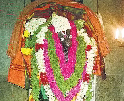 சனியைக் காலால் கட்டியவன்﻿