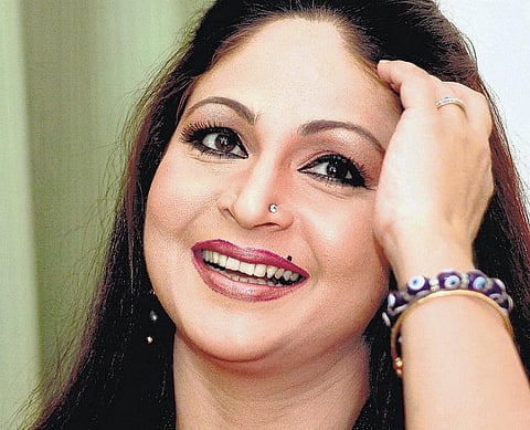 பாலிவுட் வாசம்: வெடித்துக் குமுறிய முரட்டுக்காளை நாயகி﻿