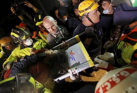 நேபாள நிலநடுக்கம்: 5 நாட்களுக்குப் பின்னர் இளம் பெண் மீட்பு