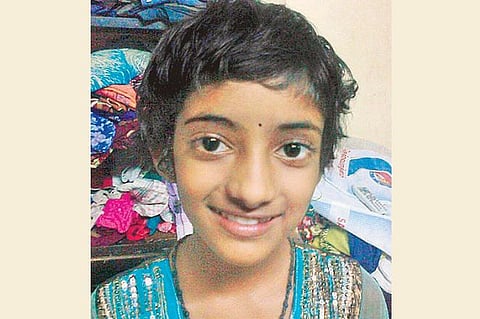 பைக் மீது கார் மோதி சிறுமி பரிதாப பலி: ராயப்பேட்டை மேம்பாலத்தில் விபத்து