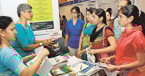 தி இந்து எஜுகேஷன் பிளஸ் சார்பில் சர்வதேச கல்விக் கண்காட்சி﻿﻿: சென்னையில் ஏராளமான மாணவ, மாணவிகள் பங்கேற்பு﻿﻿ - இன்றும் நடக்கிறது﻿