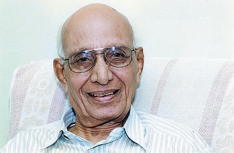 கோடுகள் வழியாகத் தமிழ் வாழ்வு - அஞ்சலி: ஓவியர் கோபுலு