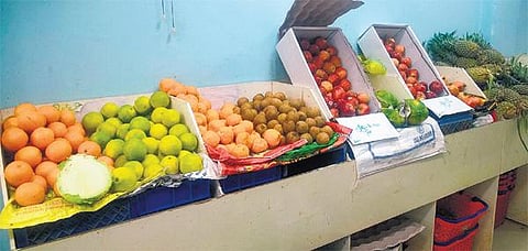 பண்ணை பசுமை கடைகளில் பழங்கள் விற்பனை