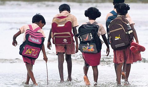 போகும் வழியும் ஒரு பள்ளிக்கூடம்தான்﻿