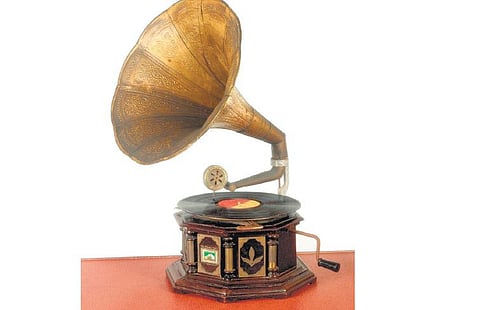 ஊசித்தட்டுப் பாட்டு தெரியுமா?﻿