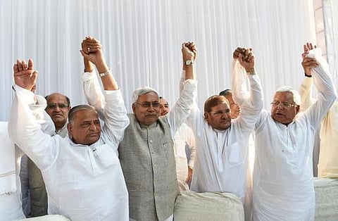 ஜனதா கட்சிகள் இணைந்ததால் பிஹாரில் இருமுனைப் போட்டி