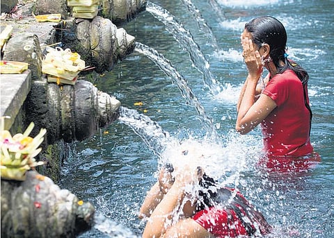 நீரும் இறைவனும்﻿