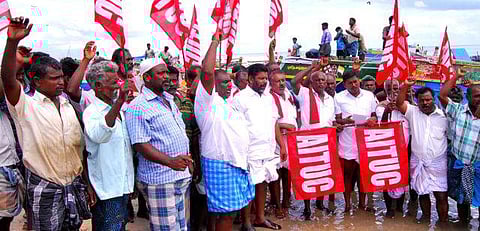 இந்திய கடற்பகுதியில் வெளிநாட்டு கப்பல்கள் மீன் பிடிக்க பரிந்துரை செய்த மீனாகுமாரியின் அறிக்கையை மத்திய அரசு நிராகரிப்பு