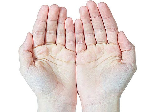 ஆன்மிக வினா: உள்ளங்கையை தரிசிப்பது ஏன்?﻿