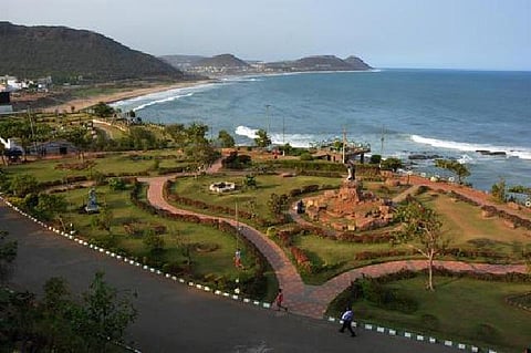 ஆந்திராவில் 2,400 கிராமங்களை தத்தெடுக்கும் அமெரிக்க வாழ் இந்தியர்கள்