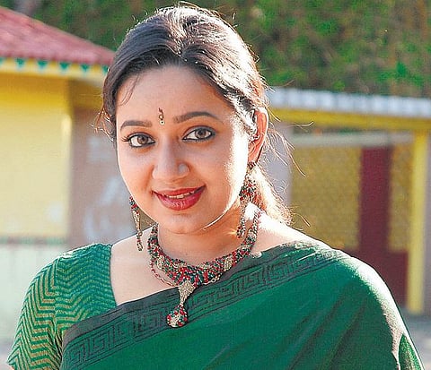 டப்பிங் தொடர்களை வளர விடக்கூடாது: சின்னத்திரை நடிகை சந்திரா