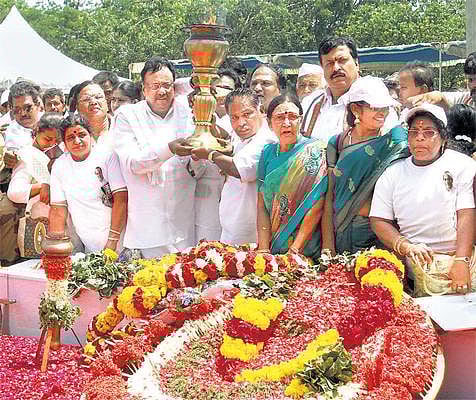 தமிழகத்தில் காங்கிரஸ் ஆட்சி அமைக்க சபதமேற்போம்﻿: ராஜீவ் காந்தி நினைவிடத்தில் ஈவிகேஎஸ் இளங்கோவன் சூளுரை