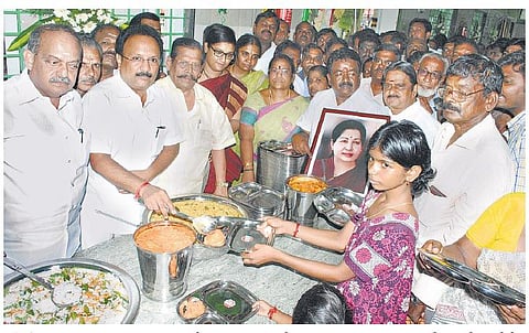 கோவை, பொள்ளாச்சி, உடுமலையில் அம்மா உணவகங்கள், மருந்தகங்கள் திறப்பு﻿