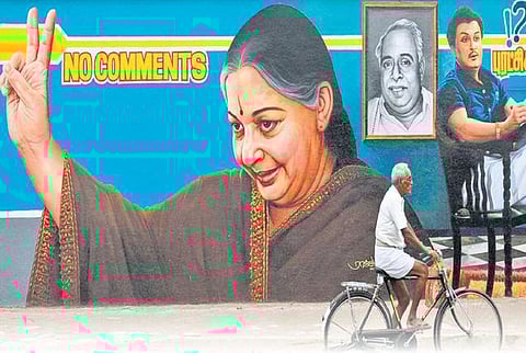 ஆர்.கே.நகர் தொகுதிக்கு ஜூன் 27-ல் இடைத்தேர்தல்﻿﻿: தேர்தல் ஆணையம் அறிவிப்பு - ஜெயலலிதா போட்டியிடுவார் என்ற எதிர்பார்ப்பால் பரபரப்பு﻿﻿