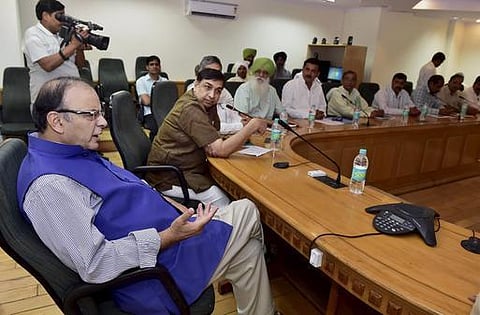 நிலச் சட்டத்துக்காக புதிய வியூகம்: விவசாயிகளின் பிரதிநிதிகளுடன் அமைச்சர் ஜேட்லி சந்திப்பு