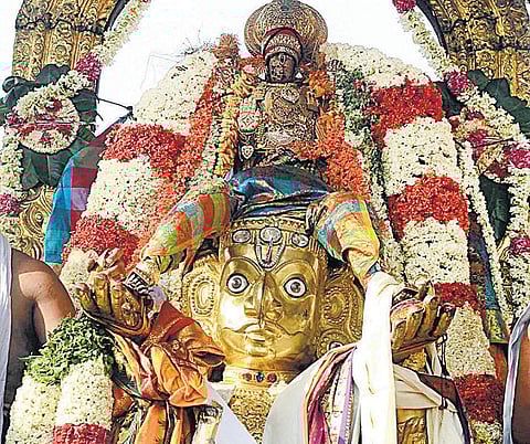 காஞ்சியில் கருட சேவை﻿