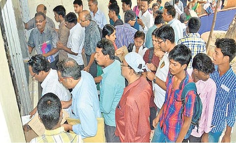 பொறியியல் படிப்புக்கான கட் ஆப் மதிப்பெண் குறையுமா? - மாணவர்கள் எதிர்பார்ப்பு
