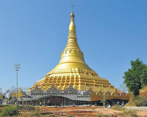 விண்முட்டும் குவிமாடம்﻿