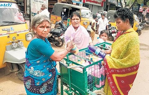 முகம் நூறு: பினாயில் பாட்டி!﻿