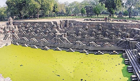 கதிரவனுக்கொரு காணிக்கை