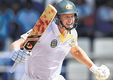 ஆடம் வோஜஸ் சதம்﻿: ஆஸ்திரேலியா 318 ரன்கள் குவிப்பு﻿