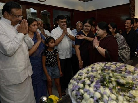 சுலோச்சனா சம்பத் மறைவு: ஜெயலலிதா நேரில் அஞ்சலி