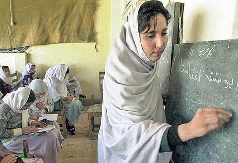 ஏற்றத்தாழ்வு மிக்க ஏட்டுக் கல்வி