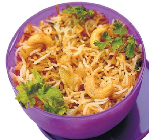 உருளைக் கிழ﻿ங்கு﻿ ஃப்ரைடு ரைஸ்﻿