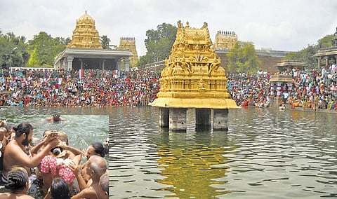 வரதராஜ பெருமாள் கோயில் தீர்த்தவாரி: புனித நீராடல்