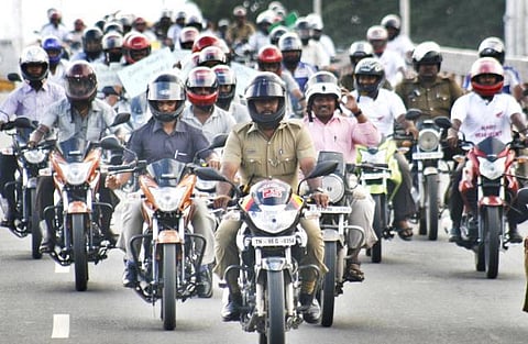 ஹெல்மெட் கட்டாயம்: வரவேற்பும்.. எதிர்ப்பும்..﻿