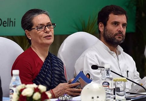 பிரதமர் மோடிக்கு இரண்டு முகம்﻿: காங்கிரஸ் முதல்வர்கள் கூட்டத்தில் சோனியா குற்றச்சாட்டு﻿﻿