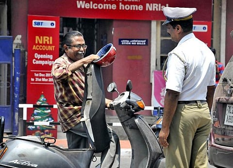 30 ஆண்டுகளில்.. ஹெல்மெட் உத்தரவுகள்﻿