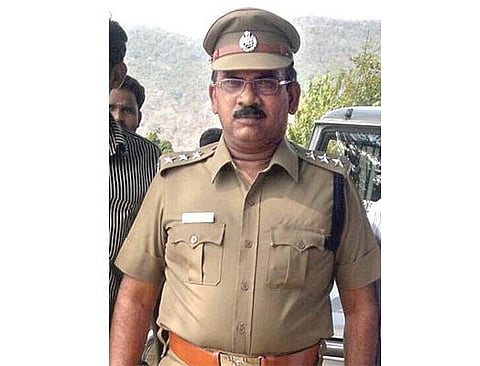 செம்மரக் கடத்தல் வழக்கு﻿: தலைமறைவாக இருந்த கலால் டிஸ்பி கைது﻿